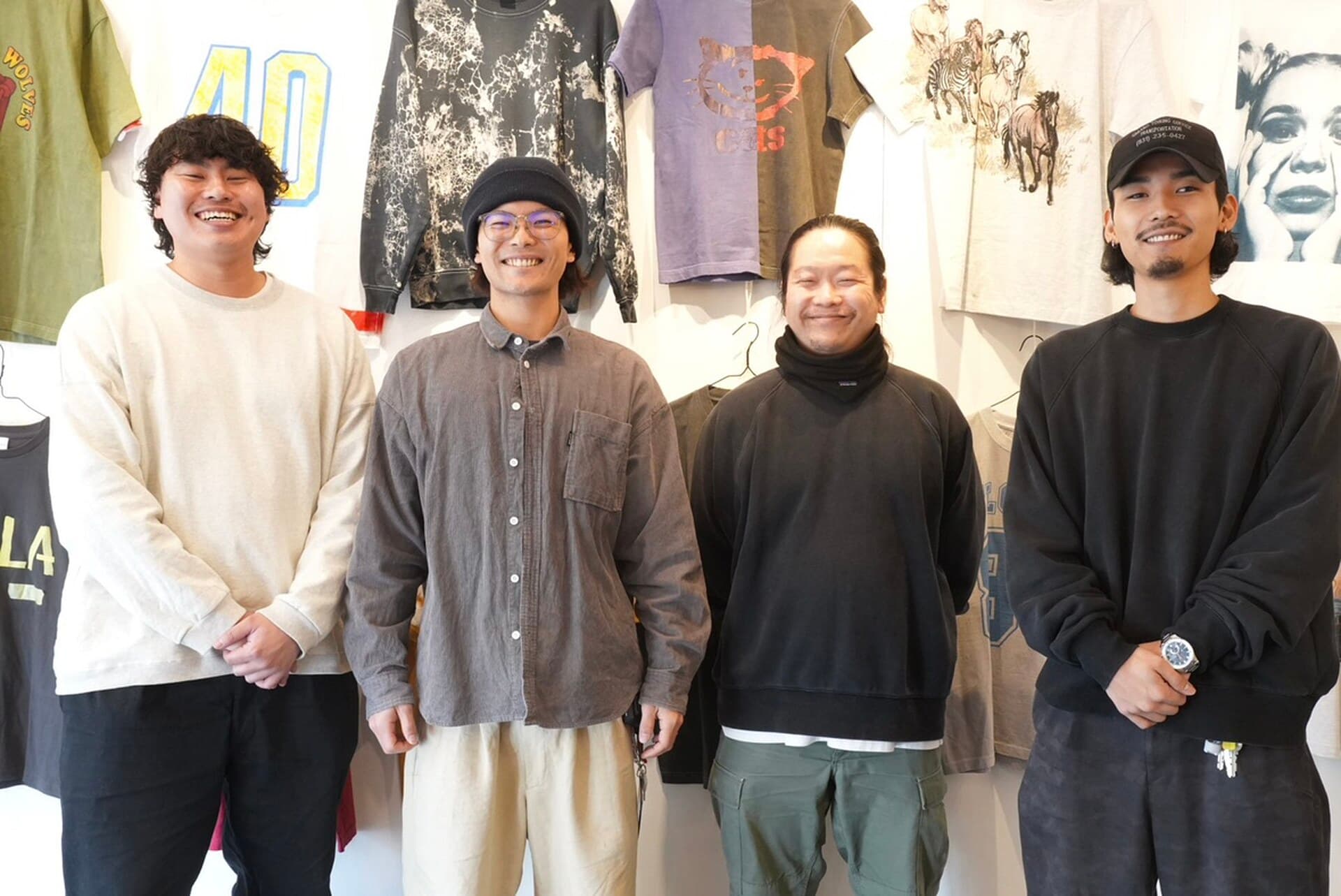 笑顔で並ぶ丸昇のスタッフ4人